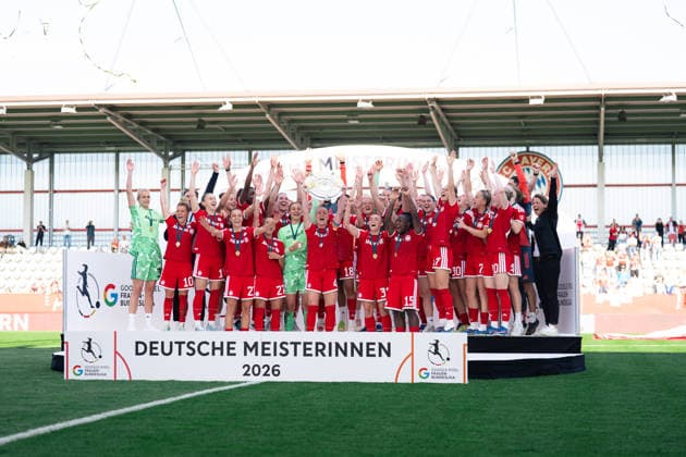Munich, Germany 9th May 2026: FC Bayern players celebrating the league win after the Google Pixel Frauen Bundesliga game between FC Bayern München and Eintracht Frankfurt at FC Bayern Campus on May 9th, 2026 in Munich, Germany (Leonie Kiehl SPP) Copyright: xLeoniexKiehlx xSPPx Sportspressphoto_SPR143141