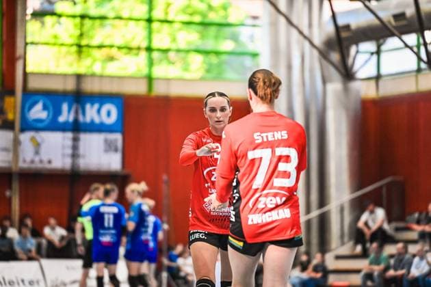 Szene mit Zoe Stens (73; BSV Sachsen Zwickau) und Julia Niewiadomska (44; BSV Sachsen Zwickau) Szene mit Zoe Stens (73; BSV Sachsen Zwickau) und Julia Niewiadomska (44; BSV Sachsen Zwickau)