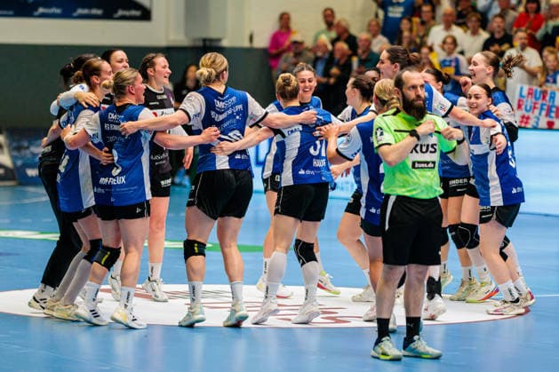 Mannschaft HSG Blomberg-Lippe im Jubel nach 35:24 Sieg GER, HSG Blomberg-Lippe vs. Thueringer HC, Handball, 1. Bundesliga Frauen, Play-Offs, Halbfinale, Spiel 3, 09.05.2026 GER, HSG Blomberg-Lippe vs. Thueringer HC, Handball, 1. Bundesliga Frauen, Play-Offs, Halbfinale, Spiel 3, 09.05.2026 Blomberg Copyright: xEibner-Pressefoto JanxRollingerx EP_JSK