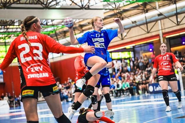 Szene mit Lynn Holtman (17; Union Neckarsulm) und Silje Brons Petersen (23; BSV Sachsen Zwickau) Szene mit Lynn Holtman (17; Sport-Union Neckarsulm) und Silje Brons Petersen (23; BSV Sachsen Zwickau)