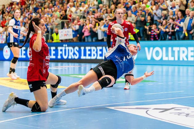 v.l. Kelly de Abreu Rosa (Thueringer HC, 77), Laura Rueffieux (HSG Blomberg-Lippe, 03) GER, HSG Blomberg-Lippe vs. Thueringer HC, Handball, 1. Bundesliga Frauen, Play-Offs, Halbfinale, Spiel 3, 09.05.2026 GER, HSG Blomberg-Lippe vs. Thueringer HC, Handball, 1. Bundesliga Frauen, Play-Offs, Halbfinale, Spiel 3, 09.05.2026 Blomberg Copyright: xEibner-Pressefoto JanxRollingerx EP_JSK