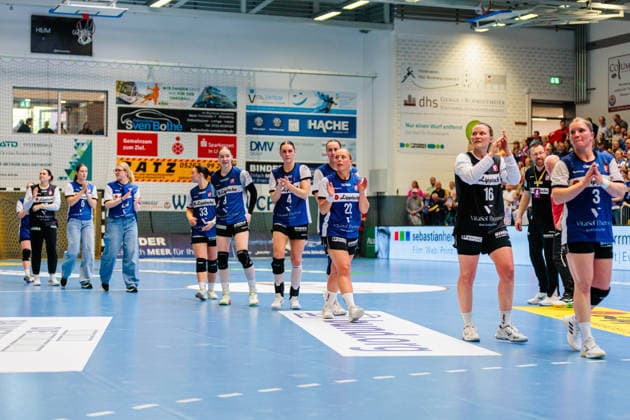 Mannschaft HSG Blomberg-Lippe im Jubel nach 35:24 Sieg GER, HSG Blomberg-Lippe vs. Thueringer HC, Handball, 1. Bundesliga Frauen, Play-Offs, Halbfinale, Spiel 3, 09.05.2026 GER, HSG Blomberg-Lippe vs. Thueringer HC, Handball, 1. Bundesliga Frauen, Play-Offs, Halbfinale, Spiel 3, 09.05.2026 Blomberg Copyright: xEibner-Pressefoto JanxRollingerx EP_JSK