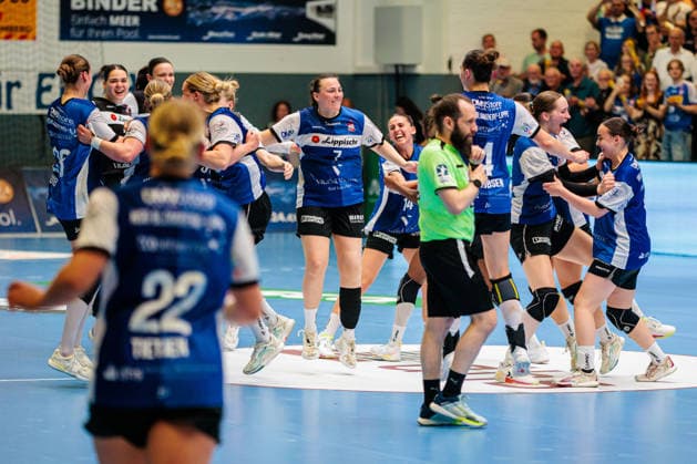 Mannschaft HSG Blomberg-Lippe im Jubel nach 35:24 Sieg GER, HSG Blomberg-Lippe vs. Thueringer HC, Handball, 1. Bundesliga Frauen, Play-Offs, Halbfinale, Spiel 3, 09.05.2026 GER, HSG Blomberg-Lippe vs. Thueringer HC, Handball, 1. Bundesliga Frauen, Play-Offs, Halbfinale, Spiel 3, 09.05.2026 Blomberg Copyright: xEibner-Pressefoto JanxRollingerx EP_JSK