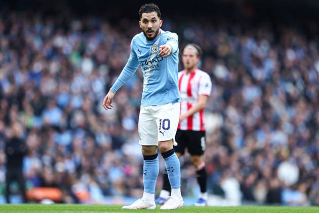Premier League: Manchester City v Brentford Rayan Cherki of Manchester City gives instruction to teammates during the Premier League match Manchester City vs Brentford at The City in the Community Etihad Stadium, Manchester, United Kingdom on 09 May 2026 (Photo by Jorge Horsted News Images) Manchester The City in the Community Etihad Stadium Greater Manchester United, ManU Kingdom Copyright: xJorgexHorsted NewsxImagesx