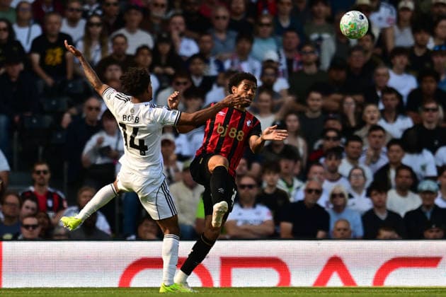 Fulham FC v AFC Bournemouth, Premier League Fulham FC midfielder Oscar Bobb (14) and AFC Bournemouth midfielder Amine Adli (21) battle for possession with during the Premier League match between Fulham FC and AFC Bournemouth at Craven Cottage, London, UK on 9 May 2026. London Craven Cottage Greater London UK Editorial use only DataCo restrictions apply See www.football-dataco.com , Copyright: xDennisxGoodwinx PSI-24220-0073