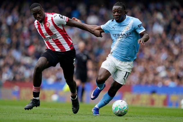 Manchester, England, 9th May 2026. Jeremy Doku of Manchester City (R) is challenged by Michael Kayode of Brentford during the Manchester City vs Brentford Premier League match at the Etihad Stadium, Manchester. Picture credit should read: Andrew Yates Sportimage EDITORIAL USE ONLY. No use with unauthorised audio, video, data, fixture lists, club league logos or live services. Online in-match use limited to 120 images, no video emulation. No use in betting, games or single club league player publications. SPI_010_AY_MAN_CITY_BRENTFORD SPI-4788-0014