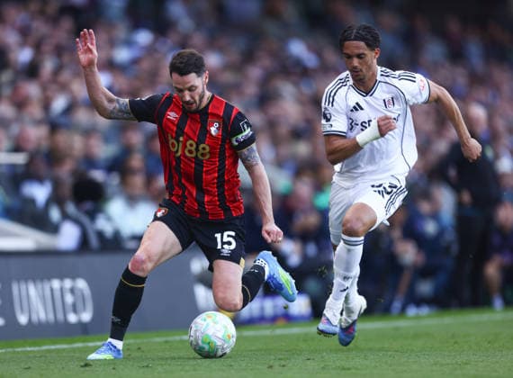 Fulham v Bournemouth, English Premier League, Craven Cottage, Craven Cottage, London, UK - 09 05 2026 Adam Smith of Bournemouth is tracked by Antonee Robinson of Fulham during the Premier League game at Craven Cottage London Craven Cottage London GBR, UK NEWSPAPERS OUT Copyright: xMarkxGreenwoodx