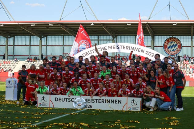 München, Deutschland: 09. Mai 2026 - 1. Frauen Bundesliga - 25. Spieltag - FC Bayern München vs. Eintracht Frankfurt Im Bild: Die Spielerinnen vom FC Bayern bei ihrer deutschen Meisterschaftsfeier mit der Meisterschale beim letzten Heimspiel in der Saison 2025 26 auf dem Siegertreppchen Copyright: HMBxMedia MadeleinexFantini