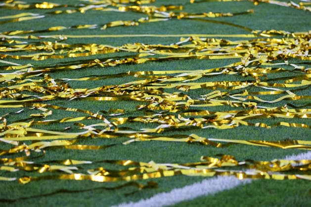 München, Deutschland: 09. Mai 2026 - 1. Frauen Bundesliga - 25. Spieltag - FC Bayern München vs. Eintracht Frankfurt Im Bild: Symbolfoto Konfetti auf Spielfeld Copyright: HMBxMedia MadeleinexFantini