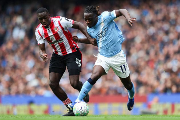Premier League: Manchester City v Brentford Jeremy Doku of Manchester City dribbles past Michael Kayode of Brentford during the Premier League match Manchester City vs Brentford at The City in the Community Etihad Stadium, Manchester, United Kingdom on 09 May 2026 (Photo by Jorge Horsted News Images) Manchester The City in the Community Etihad Stadium Greater Manchester United, ManU Kingdom Copyright: xJorgexHorsted NewsxImagesx