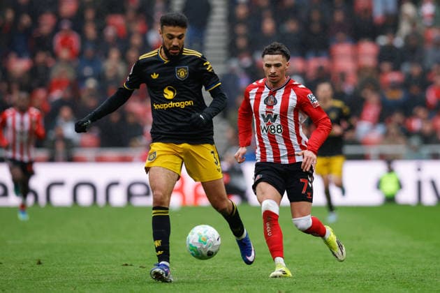 Sunderland v Manchester United, ManU Premier League Chemsdine Talbi of Sunderland closes down Noussair Mazraoui of Manchester United during the Sunderland v Manchester United Premier League match at the Stadium of Light, Sunderland, England on 9 May 2026 Credit: Craig Cowan Every Second Media Editorial use only. All images are copyright Every Second Media Limited. No images may be reproduced without prior permission. All rights reserved. Premier League and Football League images are subject to licensing agreements with Football DataCo Limited. see https: www.football-dataco.com Copyright: xIMAGO EveryxSecondxMediax ESM-1983-0086 CraigxCowanx xEveryxSecondxMediax