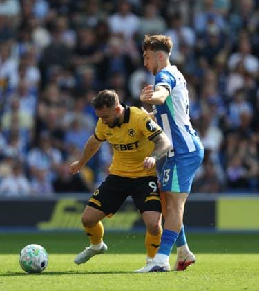 Premier League - Brighton & Hove Albion v Wolverhampton Wanderers BRIGHTON, ENGLAND, MAY 09: Adam Armstrong of Wolverhampton Wanderers battles for the ball with Jack Hinshelwood of Brighton & Hove Albion during the Premier League match between Brighton & Hove Albion v Wolverhampton Wanderers at the AMEX Community Stadium, Brighton, England, on May 9. (Photo by Daniel Weir) Brighton AMEX Community Stadium England Copyright: xDanielxWeir SportsxPressxPhotox Sportspressphoto_SPR143190