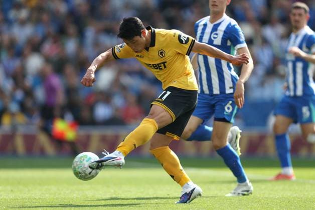 Premier League - Brighton & Hove Albion v Wolverhampton Wanderers BRIGHTON, ENGLAND, MAY 09: Hwang Hee-Chan of Wolverhampton Wanderers has a shot on goal during the Premier League match between Brighton & Hove Albion v Wolverhampton Wanderers at the AMEX Community Stadium, Brighton, England, on May 9. (Photo by Daniel Weir) Brighton AMEX Community Stadium England Copyright: xDanielxWeir SportsxPressxPhotox Sportspressphoto_SPR143191