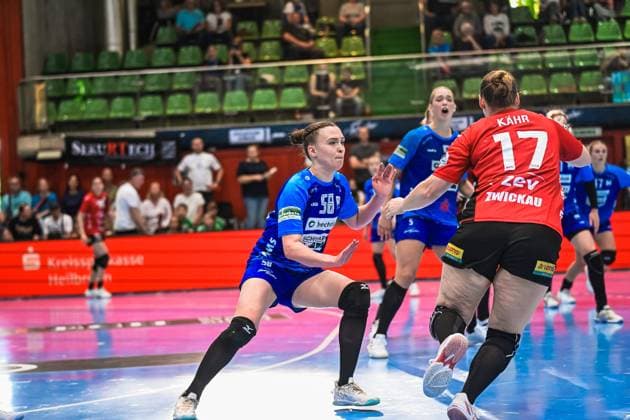 Szene mit Kim Hinkelmann (5; Union Neckarsulm) und Lilli Holste (58; Sport-Union Neckarsulm) Szene mit Kim Hinkelmann (5; Sport-Union Neckarsulm) und Lilli Holste (58; Sport-Union Neckarsulm)