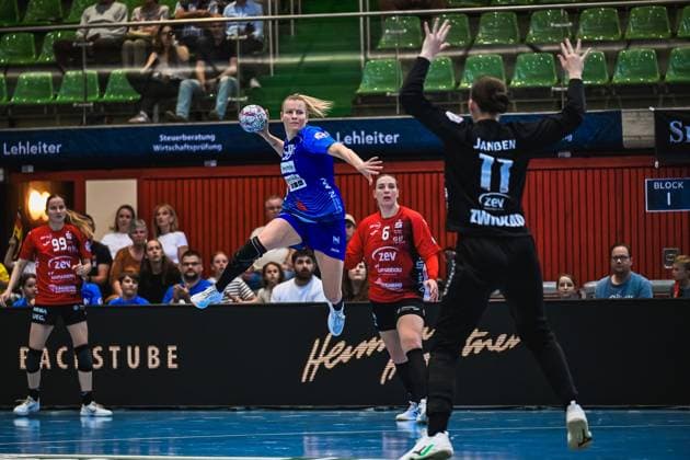 Szene mit Lena Ivancok (29; Union Neckarsulm), Annefleur Bruggeman (11; Sport-Union Neckarsulm) und Lilly Jansen (11; BSV Sachsen Zwickau) Szene mit Lena Ivancok (29; Sport-Union Neckarsulm) und Lilly Jansen (11; BSV Sachsen Zwickau)