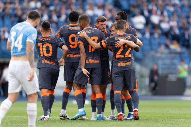 SS Lazio v FC Internazionale - Serie A Enilive Petar Sucic of FC Internazionale celebrates after scoring second goal with his teammates during the serie Serie A Enilive match between SS Lazio and FC Internazionale at Olimpico on May 09, 2026 in Rome, Italy Rome Stadio Olimpico Lazio Italy Copyright: xGiuseppexMaffiax 260509_SerieA_Lazio-Inter_GM_08759