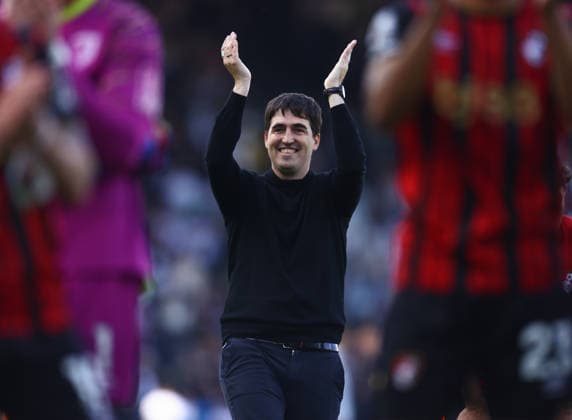 Fulham v Bournemouth, English Premier League, Craven Cottage, Craven Cottage, London, UK - 09 05 2026 Bournemouth Manager Andoni Iraola celebrates the 1-0 win away at Fulham during the Premier League game at Craven Cottage London Craven Cottage London GBR, UK NEWSPAPERS OUT Copyright: xMarkxGreenwoodx