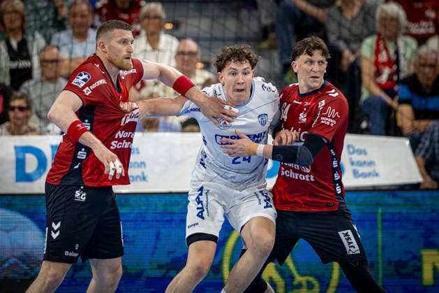 DAIKIN HBL: SG Flensburg-Handewitt vs TBV Lemgo Lippe; 09.05.26 Kampf am Kreis Blaz Blagotinsek (Nr.43, SG Flensburg-Handewitt), JoÃ«l Willecke (Nr.24, TBV Lemgo-Lippe), Lasse Kjaer Moller (Nr.64, SG Flensburg-Handewitt) DAIKIN HBL: SG Flensburg-Handewitt vs TBV Lemgo Lippe, GP JOULE Arena am 09.05.26 Copyright: xBEAUTIFULxSPORTS MarioxM.xKobergx