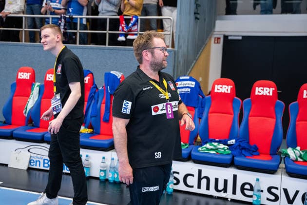 HSG Blomberg-Lippe (GER) vs. Thueringer HC (GER) Handball, 1. Handball Bundesliga Frauen, Halbfinale, Spiel 3, 9.5.2026, Saision 2025 2026, Blomberg Steffen Birkner (HSG Blomberg-Lippe, Trainer) freut sich nach dem Sieg gegen den Thueringer HC (GER) und dem Einzug ins Finale Blomberg Sporthalle an der Ulmenallee Deutschland
