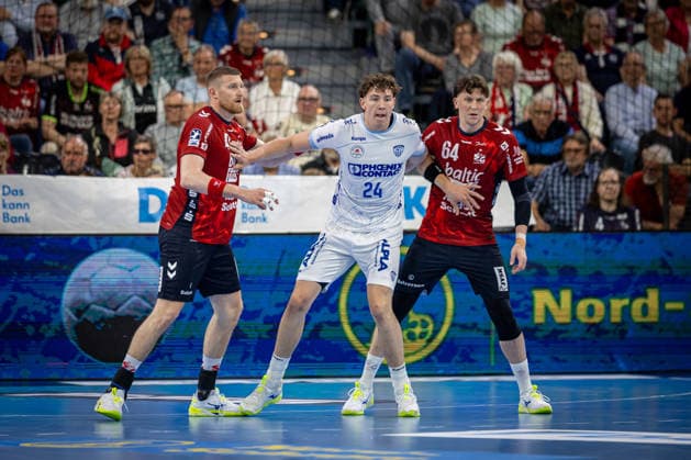 DAIKIN HBL: SG Flensburg-Handewitt vs TBV Lemgo Lippe; 09.05.26 Kampf am Kreis Blaz Blagotinsek (Nr.43, SG Flensburg-Handewitt), JoÃ«l Willecke (Nr.24, TBV Lemgo-Lippe), Lasse Kjaer Moller (Nr.64, SG Flensburg-Handewitt) DAIKIN HBL: SG Flensburg-Handewitt vs TBV Lemgo Lippe, GP JOULE Arena am 09.05.26 Copyright: xBEAUTIFULxSPORTS MarioxM.xKobergx