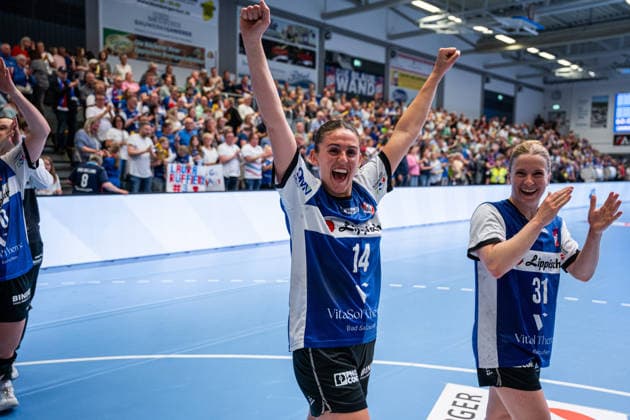 HSG Blomberg-Lippe (GER) vs. Thueringer HC (GER) Handball, 1. Handball Bundesliga Frauen, Halbfinale, Spiel 3, 9.5.2026, Saision 2025 2026, Blomberg Ona Vegue (HSG Blomberg-Lippe, 14) jubelt nach dem Sieg gegen den Thueringer HC (GER) und dem Einzug ins Finale Blomberg Sporthalle an der Ulmenallee Deutschland