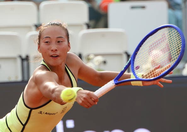 May 9, 2026, Rome, Lazio, Italy: QINWEN ZHENG of China during the match against J. Ostapenko of Latvia in the third round of tennis tournament WTA, Tennis Damen 1000 Internazionali BNL Dâ€⠢Italia, Rome, Italy. Zheng lost 6:4, 4:6, 4:6. Tennis, Internazionali BNL Dâ€⠢Italia 2026 - Qinwen Zheng 6:4, 4:6, 4:6. - ZUMAc278 20260509_zsp_c278_071 Copyright: xMarcinxCholewinskix