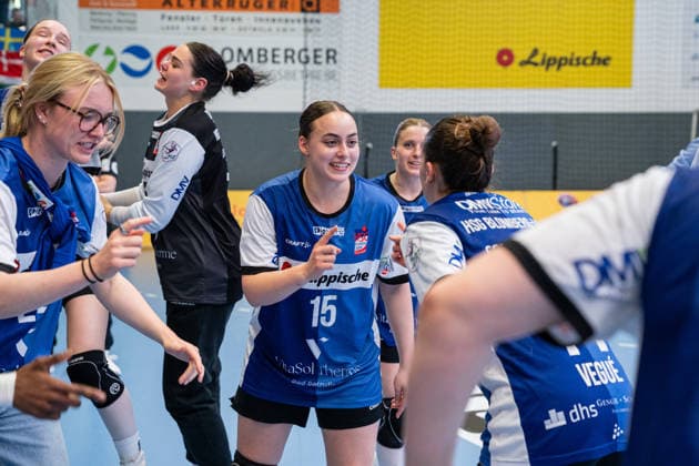 HSG Blomberg-Lippe (GER) vs. Thueringer HC (GER) Handball, 1. Handball Bundesliga Frauen, Halbfinale, Spiel 3, 9.5.2026, Saision 2025 2026, Blomberg Carolin Jaron (HSG Blomberg-Lippe, 15) feiert nach dem Sieg gegen den Thueringer HC (GER) und dem Einzug ins Finale Blomberg Sporthalle an der Ulmenallee Deutschland