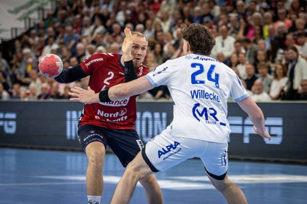 DAIKIN HBL: SG Flensburg-Handewitt vs TBV Lemgo Lippe; 09.05.26 Simon Pytlick (Nr.02, SG Flensburg-Handewitt), JoÃ«l Willecke (Nr.24, TBV Lemgo-Lippe) DAIKIN HBL: SG Flensburg-Handewitt vs TBV Lemgo Lippe, GP JOULE Arena am 09.05.26 Copyright: xBEAUTIFULxSPORTS MarioxM.xKobergx