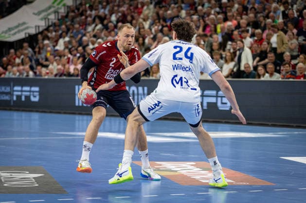 DAIKIN HBL: SG Flensburg-Handewitt vs TBV Lemgo Lippe; 09.05.26 Simon Pytlick (Nr.02, SG Flensburg-Handewitt) gegen JoÃ«l Willecke (Nr.24, TBV Lemgo-Lippe) DAIKIN HBL: SG Flensburg-Handewitt vs TBV Lemgo Lippe, GP JOULE Arena am 09.05.26 Copyright: xBEAUTIFULxSPORTS MarioxM.xKobergx