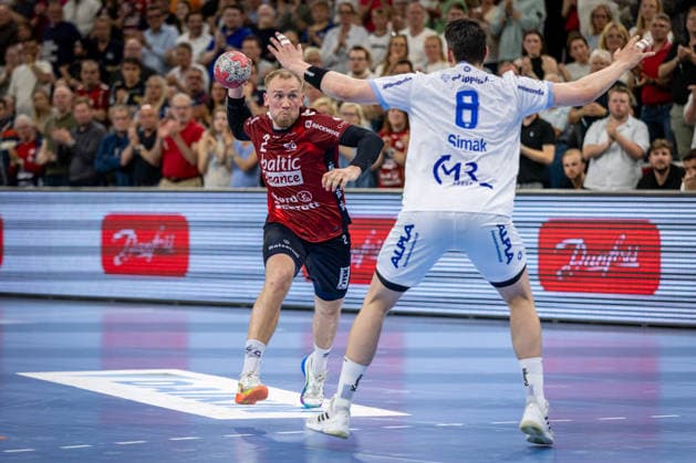 DAIKIN HBL: SG Flensburg-Handewitt vs TBV Lemgo Lippe; 09.05.26 Simon Pytlick (Nr.02, SG Flensburg-Handewitt) gegen Frederik Simak (Nr.08, TBV Lemgo-Lippe) DAIKIN HBL: SG Flensburg-Handewitt vs TBV Lemgo Lippe, GP JOULE Arena am 09.05.26 Copyright: xBEAUTIFULxSPORTS MarioxM.xKobergx