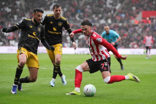 Sunderland v Manchester United, ManU Premier League Chemsdine Talbi of Sunderland and Noussair Mazraoui of Manchester United during the Premier League match between Sunderland and Manchester United at the Stadium Of Light, Sunderland, UK on 9 May 2026. Sunderland Stadium Of Light Tyne and Wear UK Editorial use only DataCo restrictions apply See www.football-dataco.com , Copyright: xAlunxRobertsx PSI-24233-0160