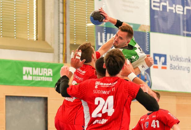 09.05.2026, Deutschland, Backnang, Handball 2. Bundesliga, HC Oppenweiler Backnang vs. SG BBM Bietigheim, v.l. Nikola Vlahovic (BBM), Niklas Diebel (HC), Maxim Orlov (BBM)