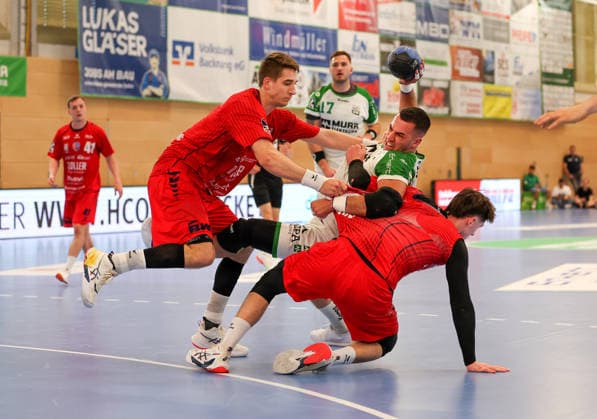 09.05.2026, Deutschland, Backnang, Handball 2. Bundesliga, HC Oppenweiler Backnang vs. SG BBM Bietigheim, v.l. Nikola Vlahovic (BBM), Ruben Carlos Mota de Sousa (HC), Maxim Orlov (BBM)