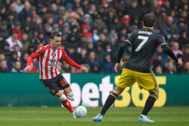 Sunderland v Manchester United, ManU Premier League Enzo Le Fee of Sunderland runs at Mason Mount of Manchester United during the Sunderland v Manchester United Premier League match at the Stadium of Light, Sunderland, England on 9 May 2026 Credit: Craig Cowan Every Second Media Editorial use only. All images are copyright Every Second Media Limited. No images may be reproduced without prior permission. All rights reserved. Premier League and Football League images are subject to licensing agreements with Football DataCo Limited. see https: www.football-dataco.com Copyright: xIMAGO EveryxSecondxMediax ESM-1983-0105 CraigxCowanx xEveryxSecondxMediax