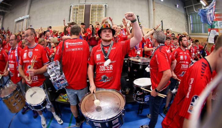 09.05.2026, Deutschland, Backnang, Handball 2. Bundesliga, HC Oppenweiler Backnang vs. SG BBM Bietigheim, BBM Fans, Trommler