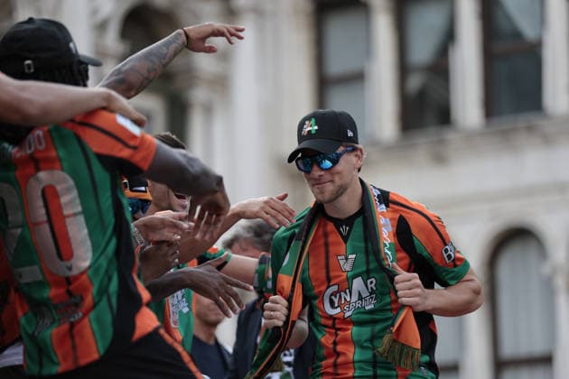 IPA84521277 - Venezia s MICHAEL SVOBODA Celebrations by Venezia FC and its fans after winning the Serie BKT championship and securing promotion to Serie A on 9 May, 2026, Venezia, Italy  Copyright: xMattiaxRadoni IPAxSportx xx 84521277
