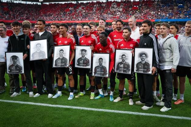 Verabschiedung einiger Spieler des 1. FC Nuernberg, darunter Tom Baack 5 (1FC Nuernberg), Berkay YÄ±lmaz 21 (1FC Nuernberg), Danilo Soares 3 (1FC Nuernberg), Henri Koudossou 8 (1FC Nuernberg), 1. FC Nuernberg vs. FC Schalke 04, Fussball, Maenner, 2. Bundesliga, DFL, Saison 2025 2026, 33. Spieltag, Rueckrunde, 09.05.2026 DFB regulations prohibit any use of photographs as image sequences and or quasi-video Nuernberg Bayern Deutschland