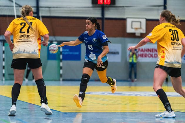 Lena Smolik (HC Roedertal, 27), Djazzmin Trabelsi (Bergischer HC, 13) laeuft mit dem Ball, Rozemarijn Irma Genevieve Alderden (HC Roedertal, 30) Bergischer HC vs. HC Roedertal, Handball, 2.Handball-Bundesliga, 27.Spieltag, Saison 2025 26, 09.05.2026, Bergischer HC vs. HC Roedertal, Handball, 2.HBL, 27.Spieltag, Saison 2025 26, 09.05.2026 Solingen Copyright: xEibner-Pressefoto LukasxBaldygax EP_LBA