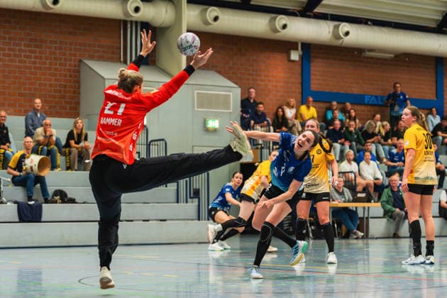 Ann Rammer (HC Roedertal, 21) haelt den Wurf von Lea Friderike Albers (Bergischer HC, 22) zu halten Bergischer HC vs. HC Roedertal, Handball, 2.Handball-Bundesliga, 27.Spieltag, Saison 2025 26, 09.05.2026, Bergischer HC vs. HC Roedertal, Handball, 2.HBL, 27.Spieltag, Saison 2025 26, 09.05.2026 Solingen Copyright: xEibner-Pressefoto LukasxBaldygax EP_LBA