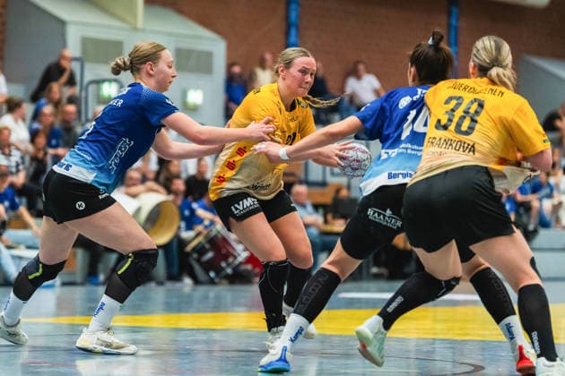 Ruby Vaessens (Bergischer HC, 05) verteidigt Lena Smolik (HC Roedertal, 27), Vesna Tolic (Bergischer HC, 14) und Anna Frankova (HC Roedertal, 38) im Zweikampf Bergischer HC vs. HC Roedertal, Handball, 2.Handball-Bundesliga, 27.Spieltag, Saison 2025 26, 09.05.2026, Bergischer HC vs. HC Roedertal, Handball, 2.HBL, 27.Spieltag, Saison 2025 26, 09.05.2026 Solingen Copyright: xEibner-Pressefoto LukasxBaldygax EP_LBA