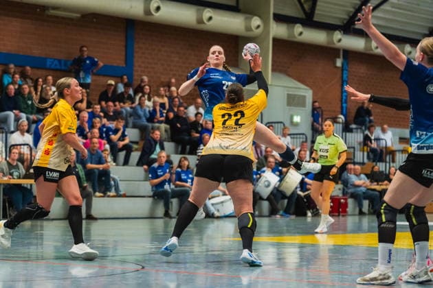 Lea Friderike Albers (Bergischer HC, 22) beim Sprungwurf geblockt von Bo Dekker (HC Roedertal, 22) Bergischer HC vs. HC Roedertal, Handball, 2.Handball-Bundesliga, 27.Spieltag, Saison 2025 26, 09.05.2026, Bergischer HC vs. HC Roedertal, Handball, 2.HBL, 27.Spieltag, Saison 2025 26, 09.05.2026 Solingen Copyright: xEibner-Pressefoto LukasxBaldygax EP_LBA