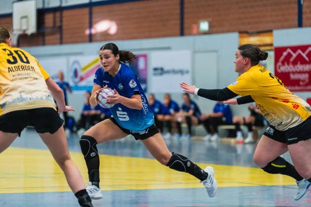 Norma Goldmann (Bergischer HC, 15) mit dem Ball am laufen gejagt von Bo Dekker (HC Roedertal, 22) Bergischer HC vs. HC Roedertal, Handball, 2.Handball-Bundesliga, 27.Spieltag, Saison 2025 26, 09.05.2026, Bergischer HC vs. HC Roedertal, Handball, 2.HBL, 27.Spieltag, Saison 2025 26, 09.05.2026 Solingen Copyright: xEibner-Pressefoto LukasxBaldygax EP_LBA