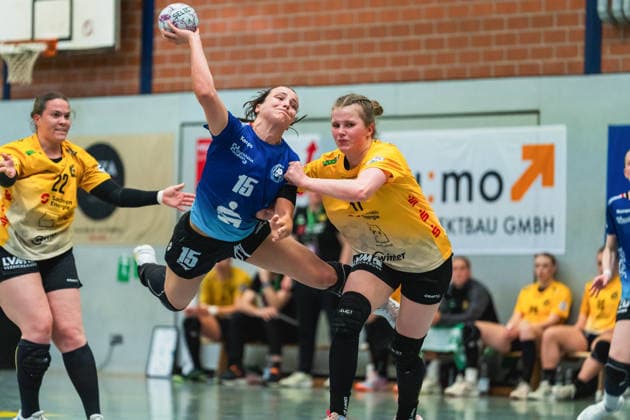 Bo Dekker (HC Roedertal, 22) kommt zu spaet beim Sprungwurf von Norma Goldmann (Bergischer HC, 15), Vanessa Huth (HC Roedertal, 11) Bergischer HC vs. HC Roedertal, Handball, 2.Handball-Bundesliga, 27.Spieltag, Saison 2025 26, 09.05.2026, Bergischer HC vs. HC Roedertal, Handball, 2.HBL, 27.Spieltag, Saison 2025 26, 09.05.2026 Solingen Copyright: xEibner-Pressefoto LukasxBaldygax EP_LBA