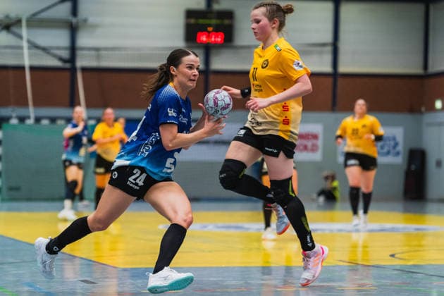 Hannah Kamp (Bergischer HC, 24) beim ansatz zum Sprungwurf, Vanessa Huth (HC Roedertal, 11) Bergischer HC vs. HC Roedertal, Handball, 2.Handball-Bundesliga, 27.Spieltag, Saison 2025 26, 09.05.2026, Bergischer HC vs. HC Roedertal, Handball, 2.HBL, 27.Spieltag, Saison 2025 26, 09.05.2026 Solingen Copyright: xEibner-Pressefoto LukasxBaldygax EP_LBA