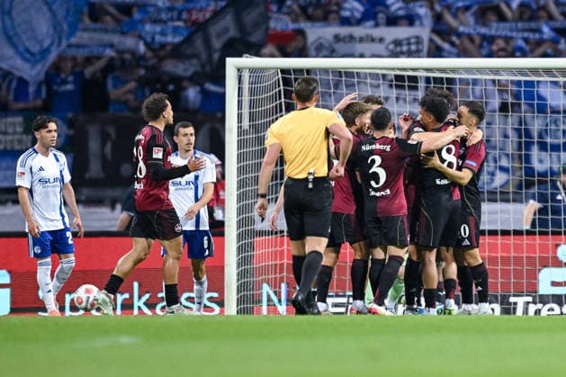 09.05.2026, Fussball, 2. Bundesliga, Saison 2025 2026, 32. Spieltag, 1.FC Nürnberg - FC Schalke 04, Fabio Gruber ( 1.FC Nürnberg ) freut sich über das Tor zum 1:0, xRHR-FOTO YYx