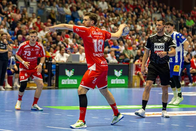 DAIKIN Handball Bundesliga, Kassel, MT Melsungen vs. ThSV Eisenach, Rothenbach-Halle Kassel; 09.05.2026 DAIKIN Handball Bundesliga, Kassel, Germany - 09.05.2026: Florian Drosten (MT Melsungen, 18) am Ball beim Freiwurf, Handball BundesligaL, Spiel der MT Melsungen vs. ThSV Eisenach, Rothenbach-Halle Kassel Copyright: xBEAUTIFULxSPORTS Freudensteinx