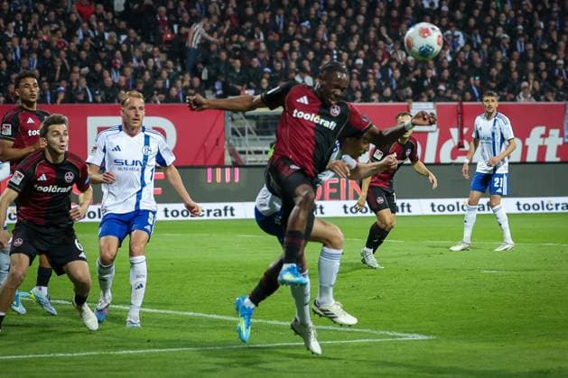 Mohamed Ali Zoma 23 (1FC Nuernberg) mit einer Kopfballabwehr, Aktion, 1. FC Nuernberg vs. FC Schalke 04, Fussball, Maenner, 2. Bundesliga, DFL, Saison 2025 2026, 33. Spieltag, Rueckrunde, 09.05.2026 DFB regulations prohibit any use of photographs as image sequences and or quasi-video Nuernberg Bayern Deutschland