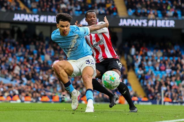 9th May 2026; Etihad Stadium, Manchester, Lancashire, England; Premier League Football, Manchester City versus Brentford; Nico O Reilly of Manchester City is under pressure from Dango Ouattara of Brentford RogerxEvans