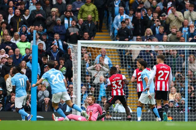 9th May 2026; Etihad Stadium, Manchester, Lancashire, England; Premier League Football, Manchester City versus Brentford; Caoimhin Kelleher of Brentford saves with his feet RogerxEvans