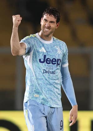 May 9, 2026, Lecce, Italia: FC Juventus Dusan Vlahovic jubilates after scoring the goal during the Italian Serie A soccer match US Lecce - Juventus FC at the Via del Mare stadium in Lecce, Italy, 9 may 2026. ANSA ABBONDANZA SCURO LEZZI. Soccer: Serie A; Lecce- Juventus  - ZUMAa110 20260509_zaf_a110_059 Copyright: xAbbondanzaxScuroxLezzix